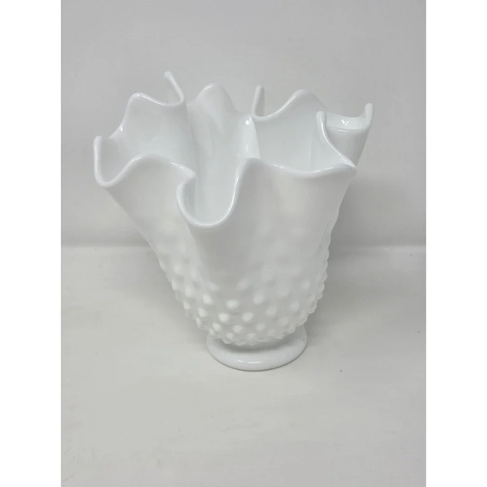 Unmarked white hobnail